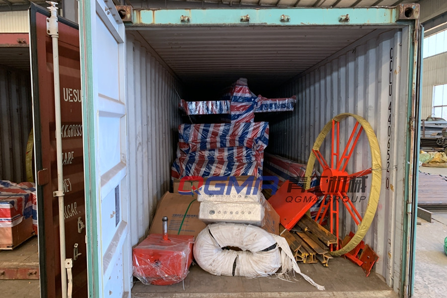 意昂注册龙门吊装箱出口到印度尼西亚